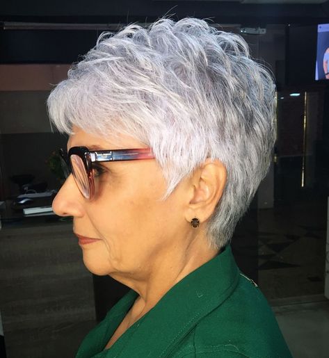 Feathered Silver Pixie Hairstyle Silver Pixie, Grey Hair And Glasses, Hair And Glasses, Short Grey Hair, Mom Hairstyles, Short Hair Over 60, Best Short Haircuts, Haircut For Older Women, Pixie Haircuts