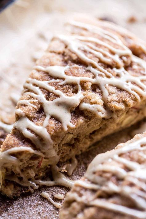 Brown Butter Maple Glazed Cinnamon Apple Scones - Delicious, simple and ready in under 30 minutes. The perfect way to kick off fall! Halfbakedharvest Recipes, Cinnamon Apple Scones, Bake Apples, Butter Scones, Apple Scones, Autumn Treats, Bread Bar, Scone Recipes, Cinnamon Scones