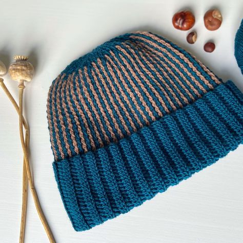 🍂 Last autumn, I released my Down the Line Beanie pattern and it quickly became one of my best-selling patterns ever. 🍂 It uses brioche crochet to create the beautiful stripy pattern and slightly ribbed texture, and it's super addictive to make! 🍂 I even have a free video tutorial over on my YouTube channel (link in bio) to help you with the brioche crochet part. 🍂 Have you made one yet? Brioche Crochet, What To Crochet, Beanie Crochet Pattern, Chunky Cowls, Beanie Crochet, Easy Crochet Projects, Square Blanket, Hook Design, Cup Cozy