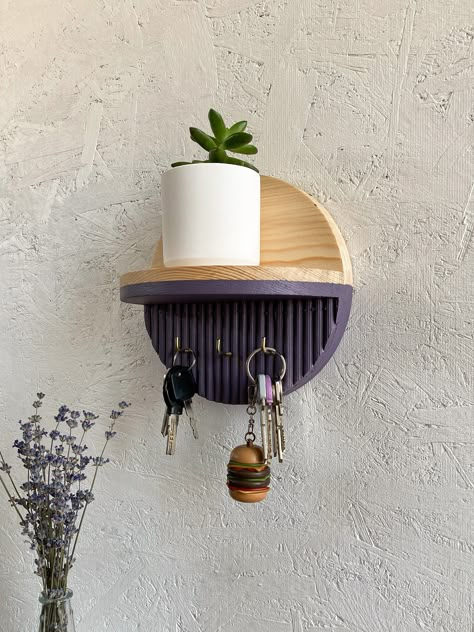 Boho Key Holder Entryway, Key Holders For Wall Creative, Keyholders Wooden, Wooden Small Items, Circular Shelf Decor, Key Rack Ideas Entryway, Wooden Key Holder Ideas, Wooden Decorative Items, Circular Wall Decor