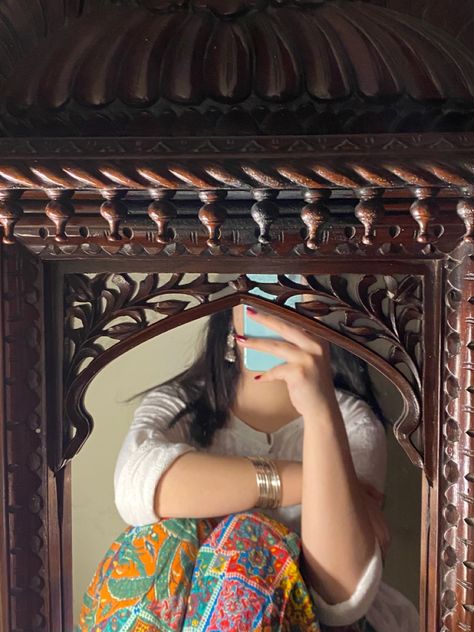 Desi Mirror Photo, Desi Mirror Selfie Aesthetic, Laal Ishq, Summer Grunge Outfits, Calming Songs, Mirror Selfie Aesthetic, Desi Vibes, Pool Poses, Stylish Water Bottles