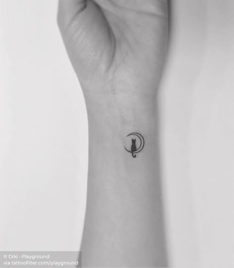 Crescent and black cat tattoo. Minimalist Tatoos, A Small Tattoo, Small Moon Tattoos, Cat Tattoo Simple, Cute Cat Tattoo, Black Cat Tattoos, Cat Tattoos, Cat Tattoo Designs, Bird Tattoo