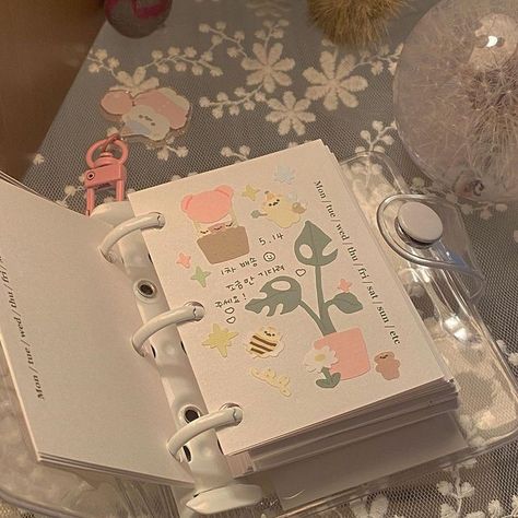 Mini Aesthetic, Binder Journals, Mini Binder, Bullet Journal Aesthetic, Mini Journal, Bullet Journal Writing, Bullet Journal Art, Journal Aesthetic, Bullet Journal Inspo