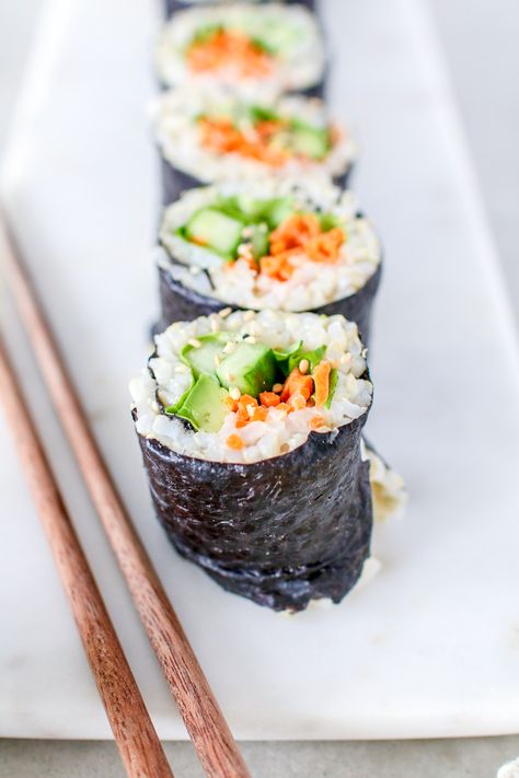 Brown Rice Sushi Rolls • Easy & Healthy - Healthnut Nutrition Rice Sushi Rolls, Gallbladder Diet Recipes, Brown Rice Sushi, Sushi Pictures, Nori Rolls, Healthy Brown Rice, Brown Rice Cooking, Stomach Rumbling, Broiled Chicken Breast