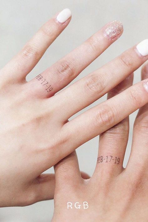 Tattoo For Fingers Women, Wedding Date Tattoo Finger, Finger Date Tattoo, Ring Finger Tattoos For Women Meaningful, Date Finger Tattoo, Birth Date Tattoos, Ring Finger Tattoo For Women, Finger Tattoos Ring, Tattoo Designs Matching