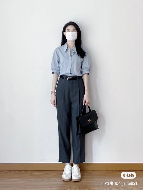 Korean Workwear Women, Minimalist Office Outfits Women, Korean Smart Casual Outfit, Work Outfits Women Korean, Smart Casual Women Jeans, Business Casual Female, Outfit Kantor, Minimalist Outfits Women, Women Office Outfits