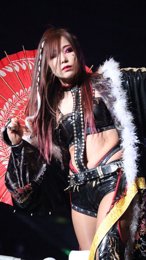 Kairi Sane, Japanese Wrestling, Wwe Female Wrestlers, Wwe Girls, Wrestling Superstars, Wrestling Divas, Wrestling Wwe, Women's Wrestling, Wwe Womens