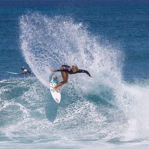 @leilanimcgonagle loving the lay day and throwing buckets. #RipCurl Photo: @stevemophoto Surfing Aesthetic, Beach Wall Collage, Surf Aesthetic, Ala Moana, Surf Vibes, Surfing Pictures, Ocean Surf, Summer Surf, Surf Life