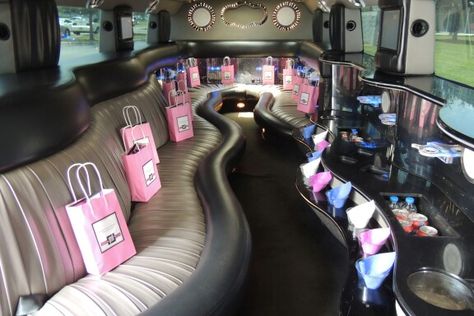 The gift bags that I put in the limo as it waited in front of the high school to pick up the birthday girl & 12 of her friends. Find more Sweet 16 ideas & instructions on how I made these at https://ashlynnssweet16.shutterfly.com/ Sweet 16 Pajamas, Party Buss Ideas, Sweet Sixteen Ideas Unique, Sweet 16 Limo Party Ideas, Sweet 16 Party Bus Ideas, Limo Party Ideas, Limo Birthday Party Ideas, Sweet 16 Limo, Party Bus Ideas