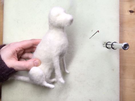 Make a super realistic needle felt sitting dog Felted Dog Tutorial, Needle Felted Dog Tutorial How To Make, Felted Dog, Needle Felted Bear, Felt Dog Pattern, Needle Felted Mouse, Needle Felting Diy Tutorials, Felted Crochet, Handmade Gifts Diy