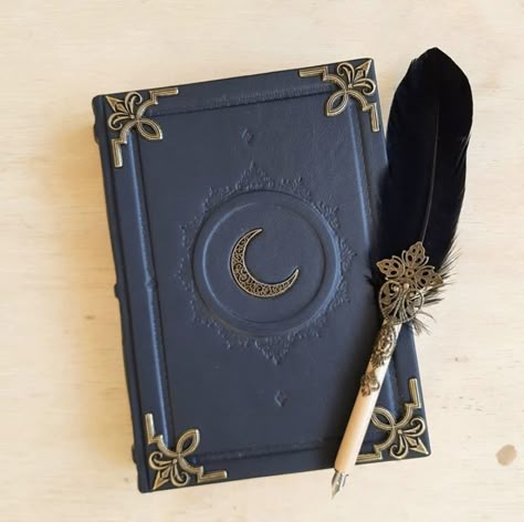 Spell Books Aesthetic, Spell Book Cover Ideas, Blue Spellbook, Grimoire Aesthetic Cover, Book Of Shadows Cover Ideas, Magic Book Aesthetic, Wizard Spellbook, Grimoire Ideas Cover, Spell Book Aesthetic