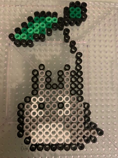 Cute Pearled Bead Ideas, Melted Bead Patterns, Perler Halloween Ideas, Fuse Beads Designs, Cute Pyssla Ideas, Fuse Bead Template, Meltie Beads Ideas, Perler Bead Patterns Studio Ghibli, Pearler Beads Idea