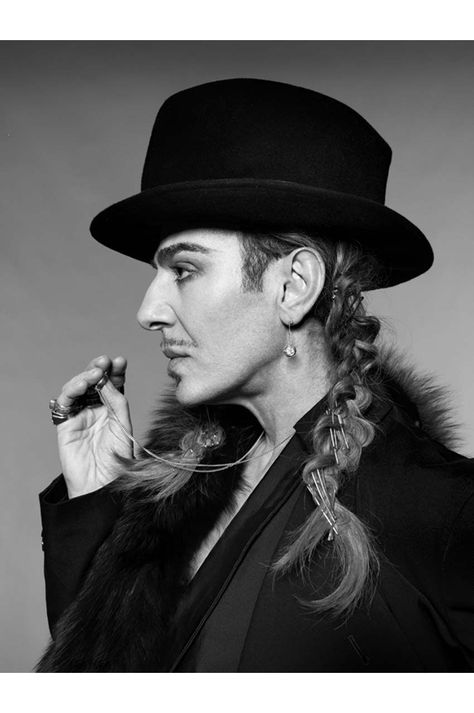 John Galliano 2010 © Jan Welters Galliano Dior, John Charles, Women Fashion Edgy, Black And White Portraits, John Galliano, Couture Collection, French Fashion, Fashion Company, Urban Fashion