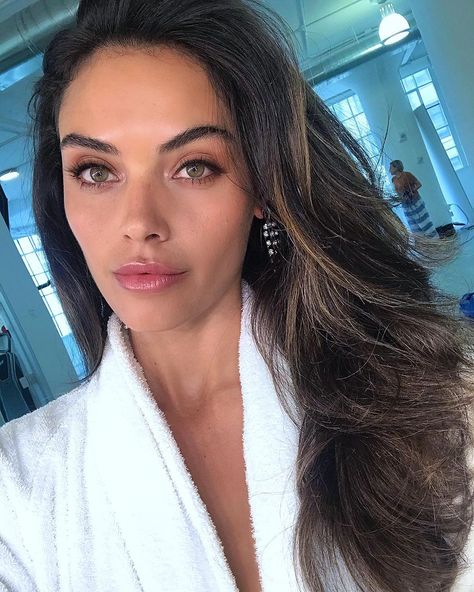 Monika Clarke on Instagram: “Make over by @didusting for @forevernew_official” Monika Clarke, On Instagram, Beauty, Instagram