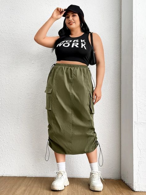 Green Cargo Skirt Outfit Black Women, Plus Size Cargo Skirt, Parachute Skirt Outfit, Crochet Tricks, Green Skirt Outfits, Teaching Clothes, Cargo Skirt Outfit, Parachute Skirt, Bodycon Maxi Skirt