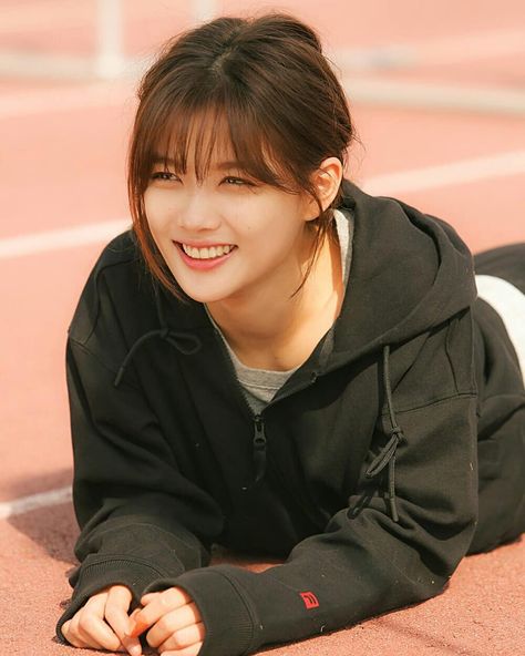 Look at this pretty girl🍒 #Kimyoojung #you_r_love #김유정 #pretty #Cleanwithpassionfornow #GilOhSol #behindthescene #bts Kim Yoo Jung Photoshoot, Korean Bangs, Kim You Jung, Korean Makeup Look, Asian Short Hair, Kim Yoo Jung, I Love Cinema, Korean Actresses, Korean Celebrities