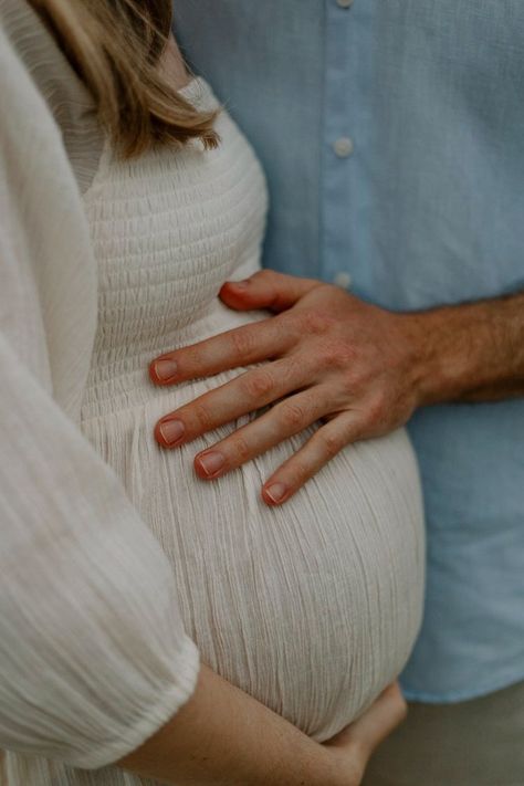 Dreaming of a beach maternity photoshoot? Check out these beautiful sunset maternity photos of Kristiana and Adam. Maternity Photo Summer, Cabo Maternity Shoot, Greece Maternity Shoot, Dessert Maternity Photoshoot, Yosemite Maternity Photos, Coastal Maternity Shoot, Minimal Maternity Shoot, Pregnant Pictures Ideas, Cinematic Maternity Photography