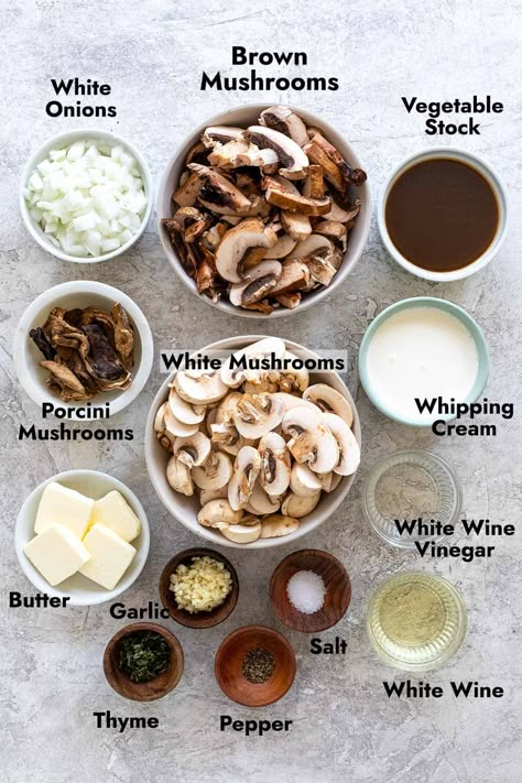 Creamy Mushroom Soup Recipe - Jessica Gavin White Mushroom Soup, Pureed Mushroom Soup, Mushroom Brie Soup, Mushroom Broth Soup, Mushroom Bisque Soup, Mushroom Bisque, Resep Vegan, Mushroom Soup Recipe, Cream Soup Recipes