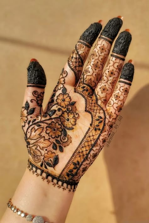 Presenting you latest bridal mehendi designs for 2023 brides. #weddingbazaar #indianwedding #mehendidesigns #mehendidesignsforhands #mehendidesignsforhandssimple#mehendidesignsforlegs #mehendidesignsfullhand #mehendidesignssimple #mehendidesignseasy #mehendidesignsbridal #mehendidesigns#mehendidesignsarabic #mehendidesignsforrakhi #rakhimehndidesign Mehendi Design For Wedding, Front Hand Mehndi Designs Simple, Mehndi Stain, Hand Mehndi Designs Simple, Mehndi Designs For Brides, Front Hand Mehndi Designs, Trending In 2023, 2023 Weddings, Mehndi Designs Simple