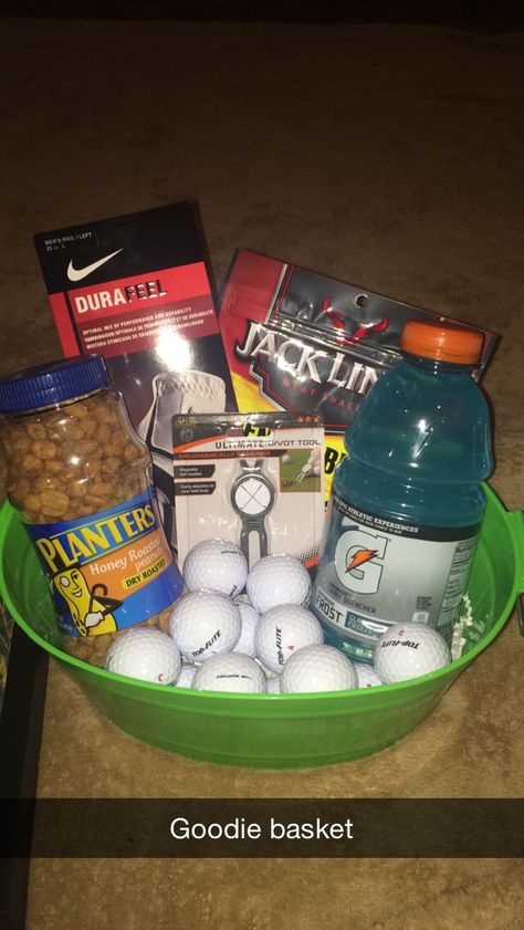 Golf Basket Ideas For Men, Golf Gift Basket Ideas, Golf Diy Gifts, Goft Ideas, Goodie Basket, Diy Golf, Burr Basket, Boyfriend Gift Basket, Golf Diy