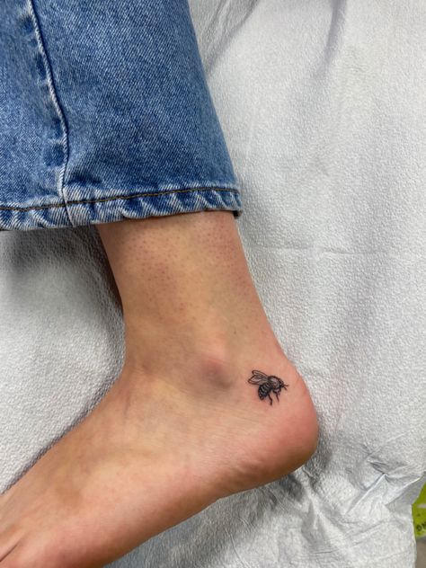 #tattoo #tattooideas #smalltattoo #bee #art Bee Tattoo On Ankle, Bee Ankle Tattoo, Ankle Foot Tattoo, Minimal Tattoo Designs, Minimal Tattoo Ideas, Bee Tattoo, Bee Art, Foot Tattoo, Ankle Tattoo