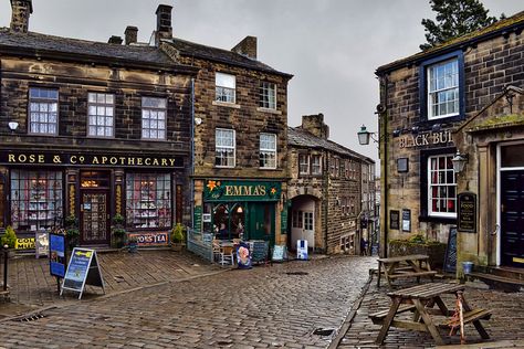 Haworth The Bronte Sisters, Kentish Town, Bronte Sisters, English Village, Yorkshire Dales, Yorkshire England, England And Scotland, West Yorkshire, England Travel