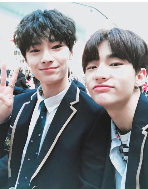 Jeongin and Hyunjin Stray Kids Hyunjin And In, Yang Jeongin, Secret Love, Ji Sung, Kids Pictures, Lee Min Ho, Amusement Park, Kpop Groups, Mixtape