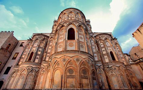 Façade and Exterior Cathedral Exterior, Monreale Cathedral, Norman Architecture, Romanesque Art, Italian Holiday, Palermo Sicily, Cathedral Architecture, Trip To Italy, Holiday Offer