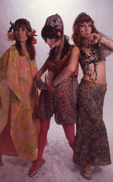 Marijke, with models Groupie Outfit, 70s Medieval, Medieval Revival, 60’s Fashion, 60s 70s Fashion, Hippie Culture, 70s Outfits, Swinging Sixties, Evolution Of Fashion