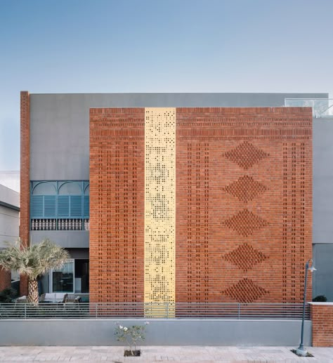 Exposed Brick Facade, Urban Sanctuary, Ms Design, Open Kitchen Layouts, Brick Architecture, Brick Facade, Indian Homes, Brick Patterns, Brick Design