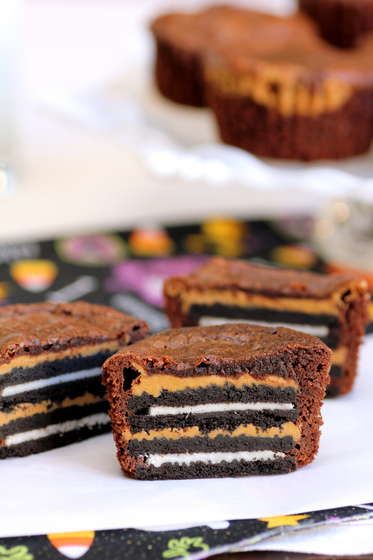 Oreo and Peanut Butter Brownie Cakes Oreo Brownie Cupcakes, Oreo Peanut Butter Brownies, Brownie Cakes, Brownies Decorados, Oreo Peanut Butter, Brownie Oreo, Peanut Butter Brownie, Cake Brownie, Peanut Butter Oreo