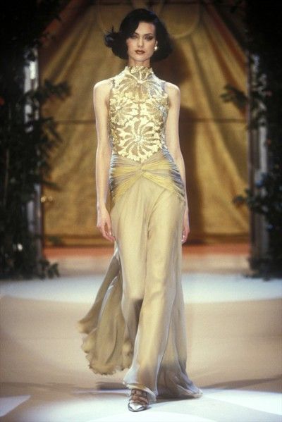 Valentino, Spring-Summer 1995, Couture | Europeana Valentino Runway, Runway Gowns, Shalom Harlow, Models 90s, Model Runway, 90s Runway Fashion, Runway Fashion Couture, Claudia Schiffer, Gala Dresses