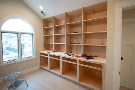 How to Build DIY Bookshelves for Built-Ins | The DIY Playbook How To Make Bookshelves, Diy Bookshelf Wall, Diy Built In Shelves, Pallet Deck Diy, Diy Bookshelves, Family Library, Custom Bookshelves, Bookshelf Plans, Bookcase Diy