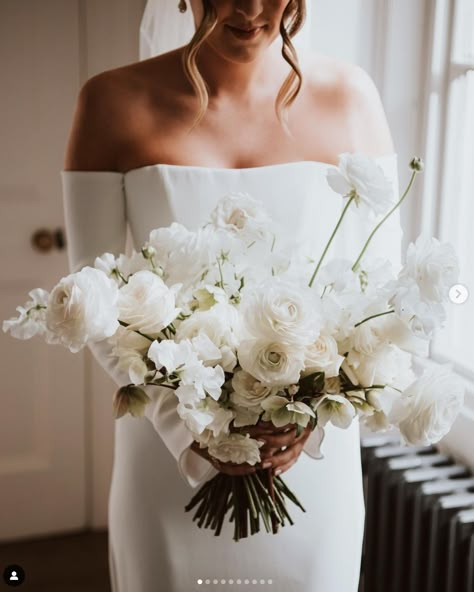 Modern Bridal Bouquets, Modern Wedding Bouquets, Bridesmaid Bouquet White, Modern Bouquet, Tulip Wedding, Modern Wedding Flowers, Bridal Bouquet Flowers, White Bridal Bouquet, Bride Bouquet