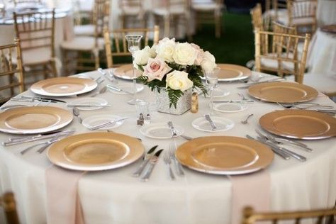 Gold Chargers Wedding, Wedding Table Placement, Reception Buffet, Gold Place Setting, Gold Charger Plate, Gold Chargers, Yacht Club Wedding, Wedding Place Settings, Wedding Table Flowers