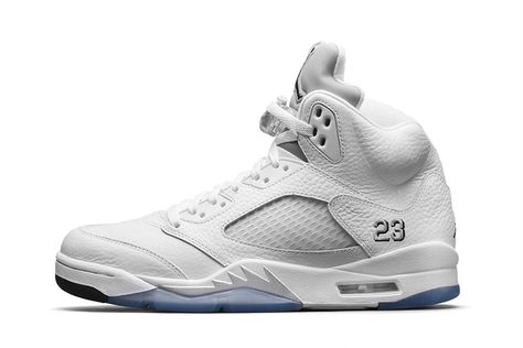 A Closer Look at the Air Jordan 5 Retro "Metallic Silver" Jordan V, Jordan Basketball Shoes, Nike Air Jordan 5, Jordan 5 Retro, Metallic Sneakers, Baskets Nike, Air Jordan 5 Retro, Air Jordan Retro, Nike Free Shoes