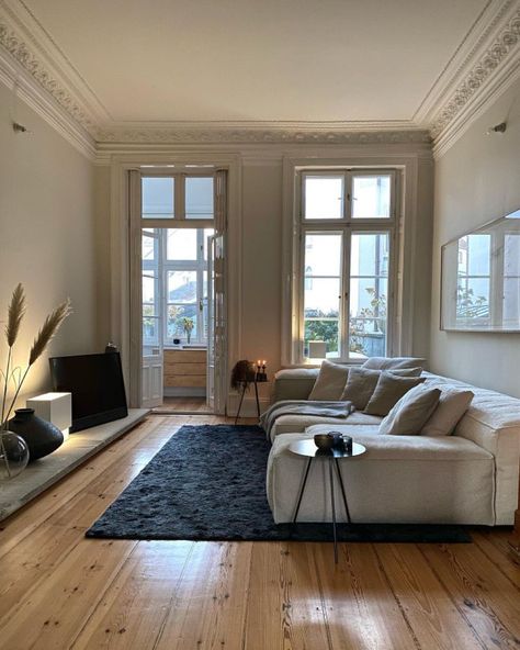 Apartment Aesthetic, 아파트 인테리어, Home Cinema, Apartment Inspiration, Living Room Inspo, Apartment Interior, Dream House Decor, Living Room Inspiration, Dream Home Design