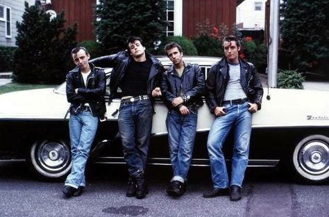 Lords of Flatbush Rebelde Outfits Ideas, The Lords Of Flatbush, Rockabilly Style Men, Rebelde Outfits, Men Advice, Greaser Outfit, Greaser Aesthetic, Greaser Style, Henry Winkler