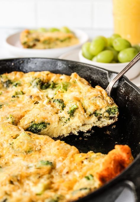 Ic Friendly Recipes, Broccoli Cheese Frittata, Cheddar Frittata, Fritata Recipe, Broccoli Frittata, Recipes Spinach, Bacon Potatoes, Broccoli And Potatoes, Cheese Frittata