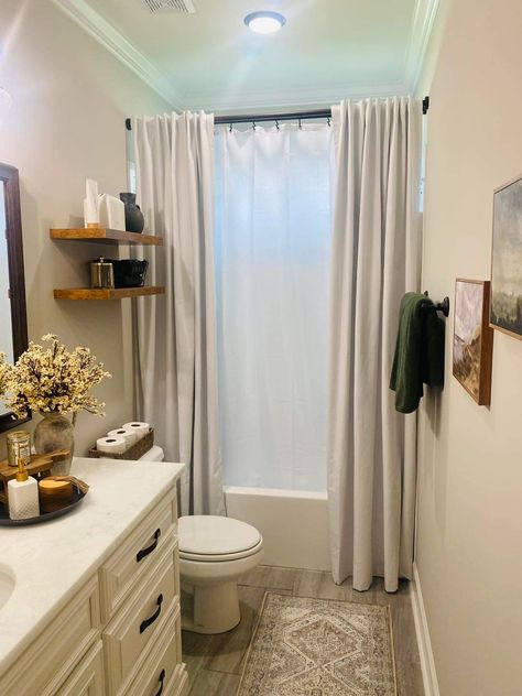 Small Bathroom Ideas With Curtains, Bathroom Decor Neutral Colors, Behind Bathroom Door Ideas, Comfy Bathroom Ideas, Bathroom With Shower Curtain Ideas, Full Guest Bathroom Ideas, Small Bathroom With Shower Curtain, Toilet Area Decor, Small Restroom Decor Ideas