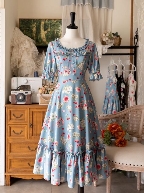 This price includes a dress and a free bowknot hairclip (not for sale), others are not included.   	 		 			Size 			S 			M 			L 			XL 			2XL 		 		 			Shoulders 			38 			39.5 			41 			42.5 			44 		 		 			Bust 			86 			92 			98 			104 			110 		 		 			Waist 			68 			74 			80 			86 			92 		 		 			Sleeve Length 			31 			32 			33 			34 			35 		 		 			Cuff 			26 			27.5 			29 			30.5 			32 		 		 			Full Length 			116 			118 			120 			122 			124 Blue Flower Print Dress, Night Gown Dress, Summer Floral Dress, Simple Frock Design, Modest Dresses Fashion, Blue Strawberry, Attractive Dresses, Classic Lolita, Cute Dress Outfits