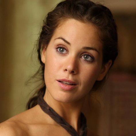 http://gameofthrones.wikia.com/wiki/Doreah (Roxanne McKee, Canadian, born in London UK 1980) Doreah Game Of Thrones, Game Of Thrones Dothraki, Roxanne Mckee, Seven Kingdoms, Game Of Thrones Quotes, Games Of Thrones, Family Trees, Hbo Series, Tv Characters