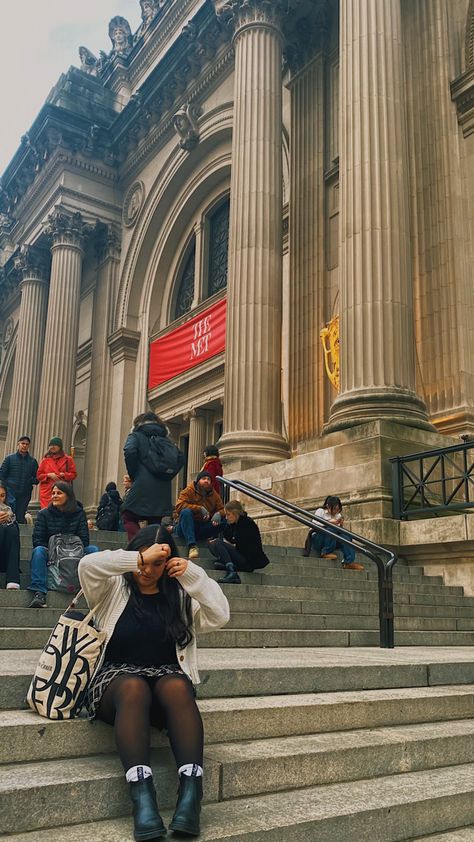 Met Steps Aesthetic, Met Museum Nyc Outfit, Steps Aesthetic, The Met Steps, Museum Pose, New York Photoshoot, Manifesting Board, York Christmas, Pose Photography