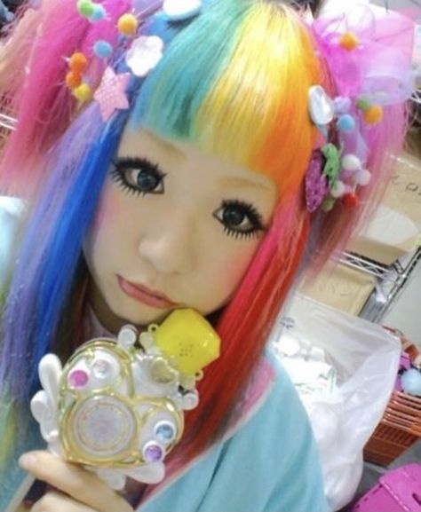 Decora Kei Aesthetic, Decora Hair, Dark Decora, Harajuku Hair, Decora Harajuku, Harajuku Decora, Bright Eye Makeup, Kei Fashion, Dyed Hair Inspiration