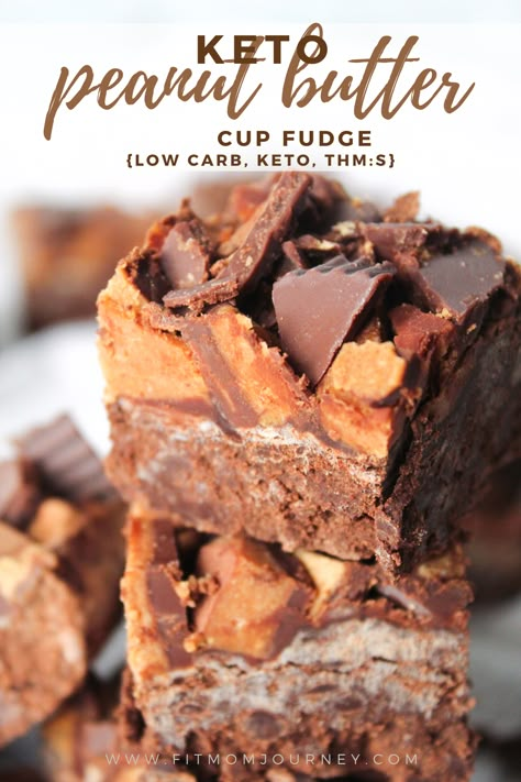 This easy Keto Peanut Butter Cup Fudge requires only a few readily available ingredients, about 5 minutes of work, and is perfect to keep on hand for a sweet treat! Trim Healthy Mama Dessert Recipes, Peanut Butter Cup Fudge, Trim Healthy Mama Dessert, Low Carb Candy, Keto Fudge, Sugar Free Peanut Butter, Keto Peanut Butter, Keto Candy, Sugar Free Chocolate Chips