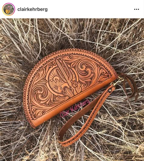 Tooled Leather Clutch, Burnt Leather Design, Hand Tooled Leather Wallet, Western Leather Work, Leather Purse Pattern, Leather Work Ideas, Natural Leather Bag, Leather Hair Accessories, Custom Leather Work