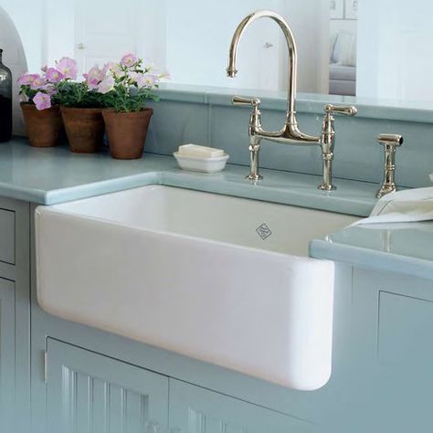 Fire Clay Farm Sinks vs. Porcelain Farm Sinks (Reviews/Ratings/Prices) Apron Kitchen Sink, Fireclay Farmhouse Sink, White Kitchen Sink, Sink Ideas, Apron Sink Kitchen, Kitchen Sink Design, Apron Sink, Tuscan Kitchen, Fireclay Sink