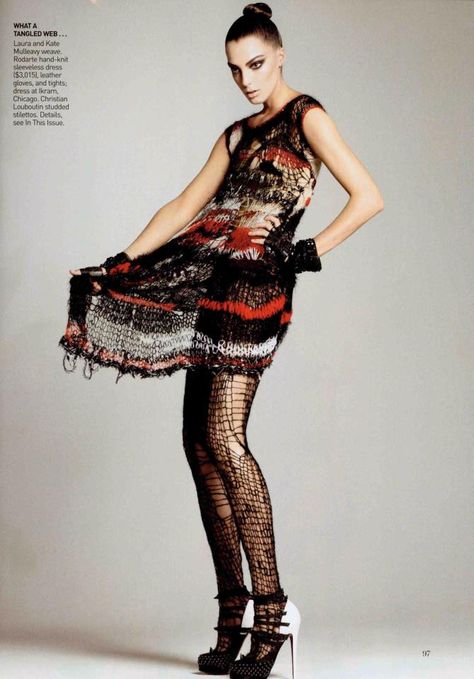 Daria Werbowy wears Rodarte's FW08 Hand Knit Dress and Tights in Vogue; styled by Grace Coddington Punk Chaos To Couture, Chaos To Couture, Haute Couture Style, Mode Editorials, David Sims, Look Rock, Costume Institute, Metropolitan Museum, Punk Fashion