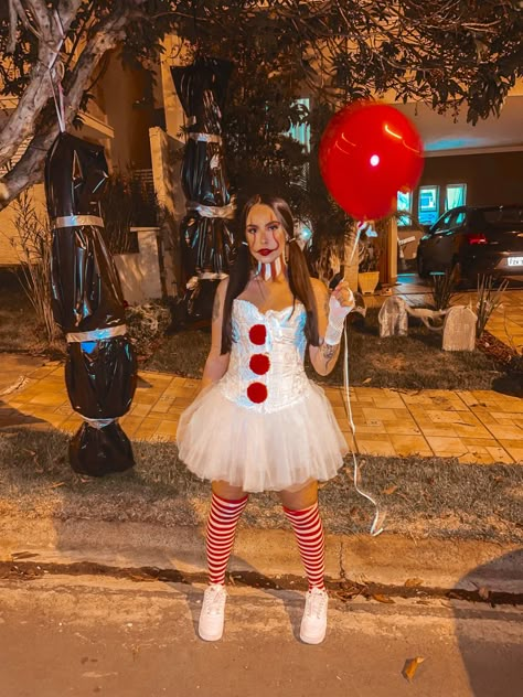 It Woman Costume, Womens It Costume, It Halloween Costumes Women, It Costume Women, It Costume Clown Women, Pennywise Costume Female Diy, Pennywise Costume Female, Penny Wise Costume Women, Cute Clown Costume