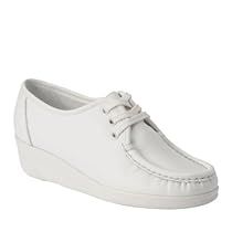 Nurses Shoes, White Oxford Shoes, Clogs Style, Oxford White, Nursing Shoes, Shoes Heels Wedges, Round Toe Heels, Luxury Store, White Shoes